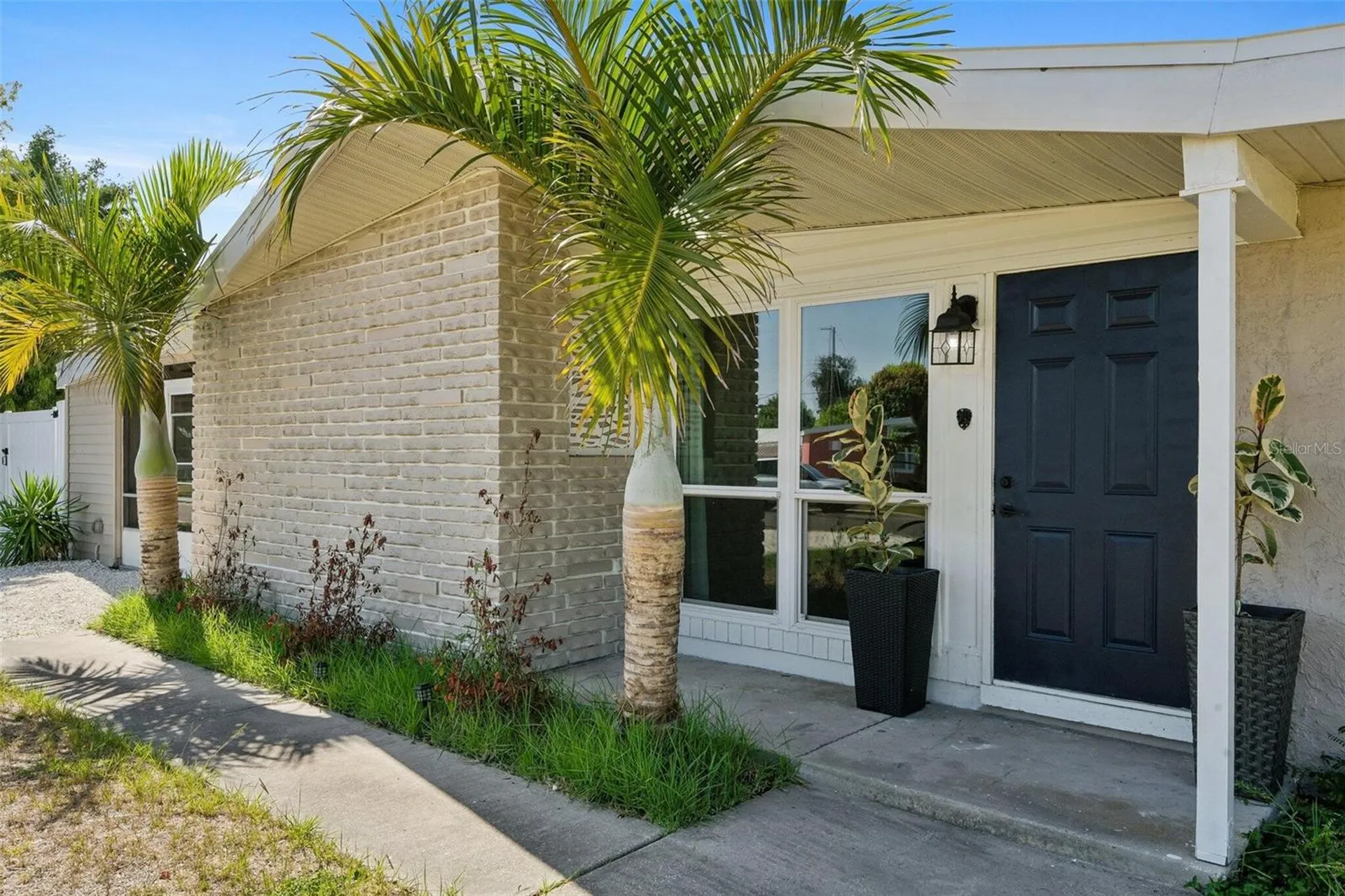 2416 Emory Avenue Bradenton FL 34207