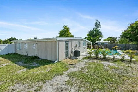 2416 Emory Avenue Bradenton FL 34207