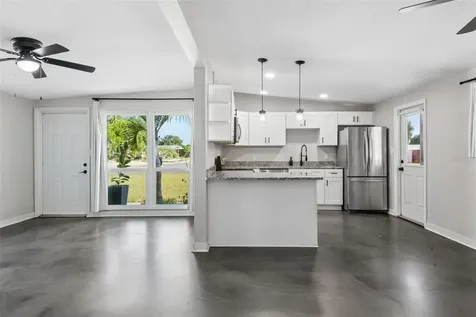 2416 Emory Avenue Bradenton FL 34207