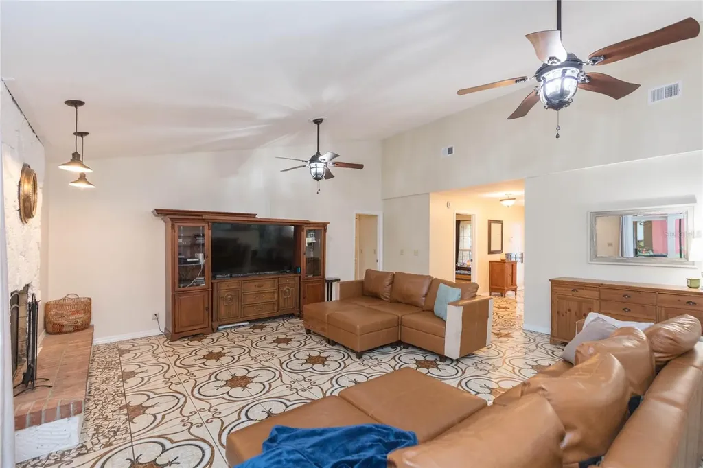 13001 Sydney Road Dover FL 33527