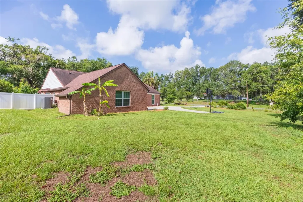 13001 Sydney Road Dover FL 33527