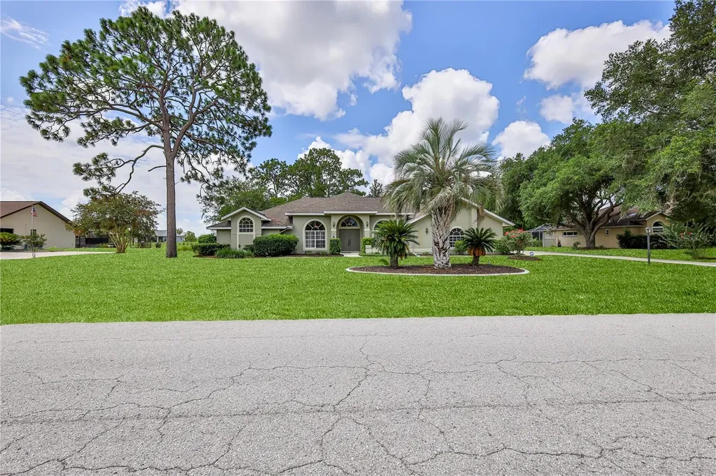 1154 E Triple Crown Loop Hernando FL 34442