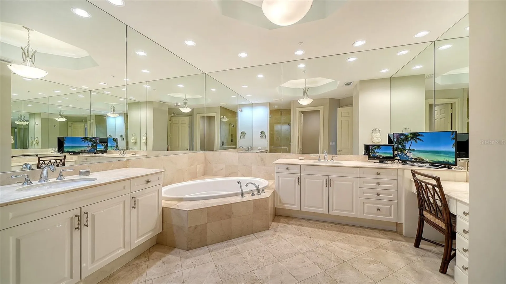 1300 Benjamin Franklin Drive Sarasota FL 34236