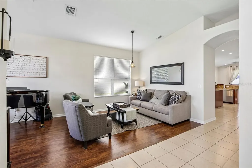 4907 58th Terrace E Bradenton FL 34203