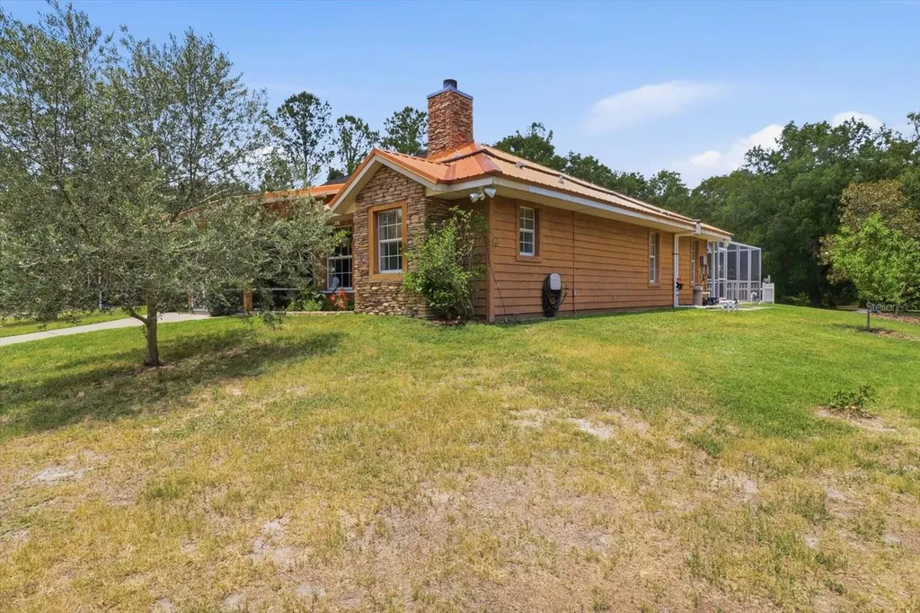 12143 NE 47th Place Silver Springs FL 34488