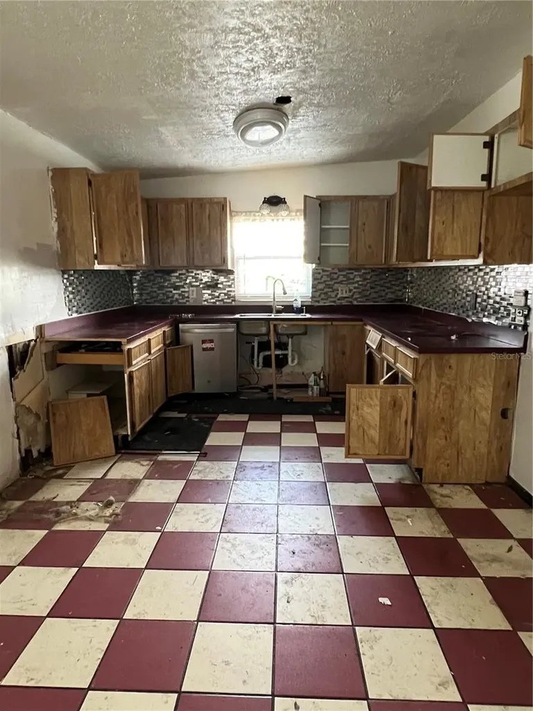 5808 N Lois Avenue Tampa FL 33614