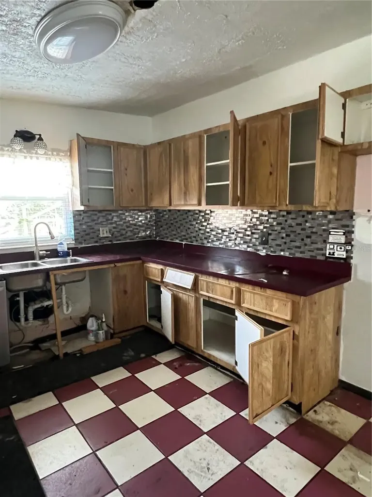5808 N Lois Avenue Tampa FL 33614