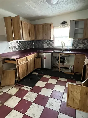 5808 N Lois Avenue Tampa FL 33614