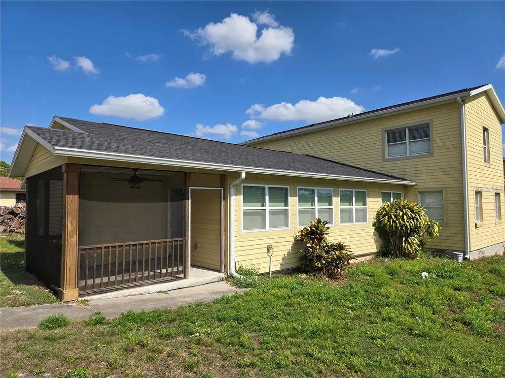 8725 Twin Lakes Boulevard Tampa FL 33614