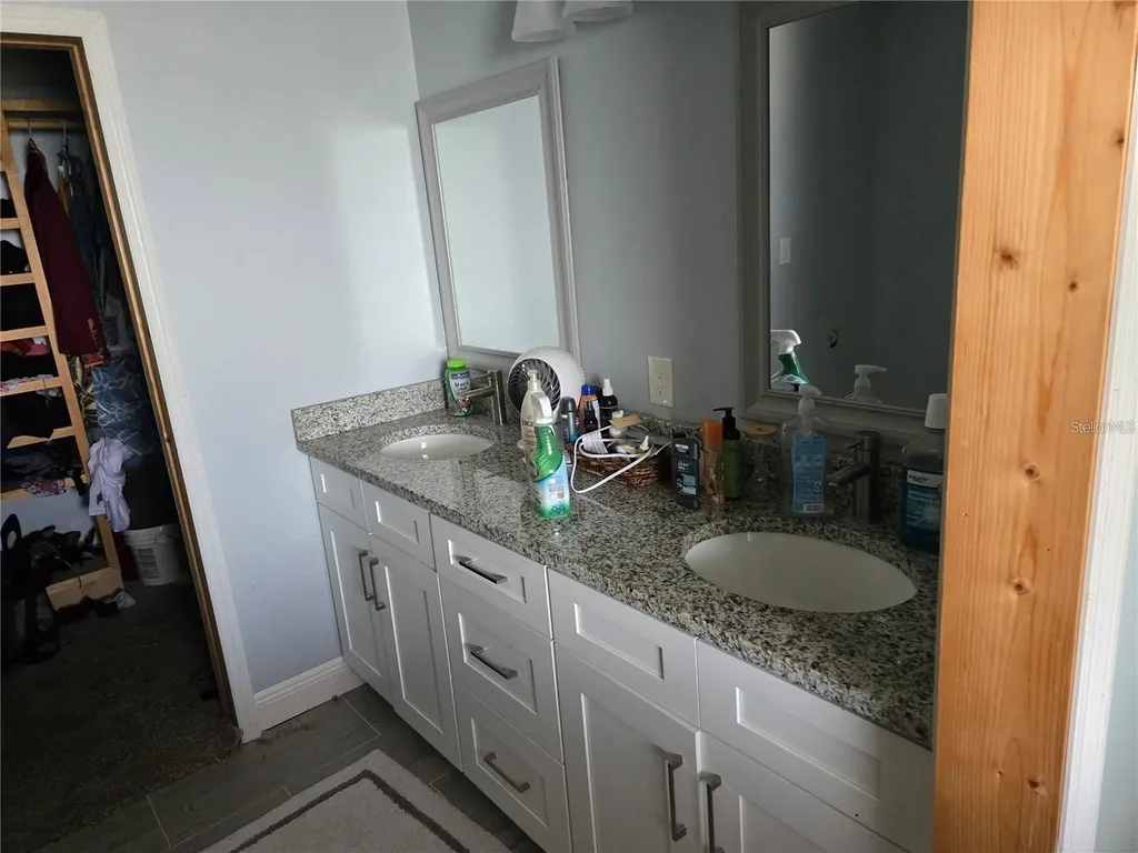 8725 Twin Lakes Boulevard Tampa FL 33614