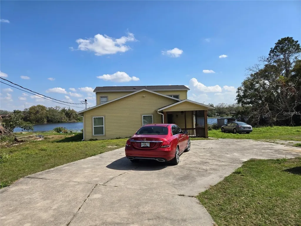 8725 Twin Lakes Boulevard Tampa FL 33614