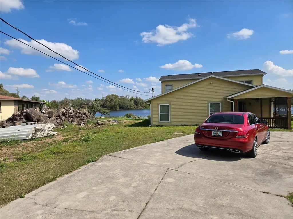 8725 Twin Lakes Boulevard Tampa FL 33614