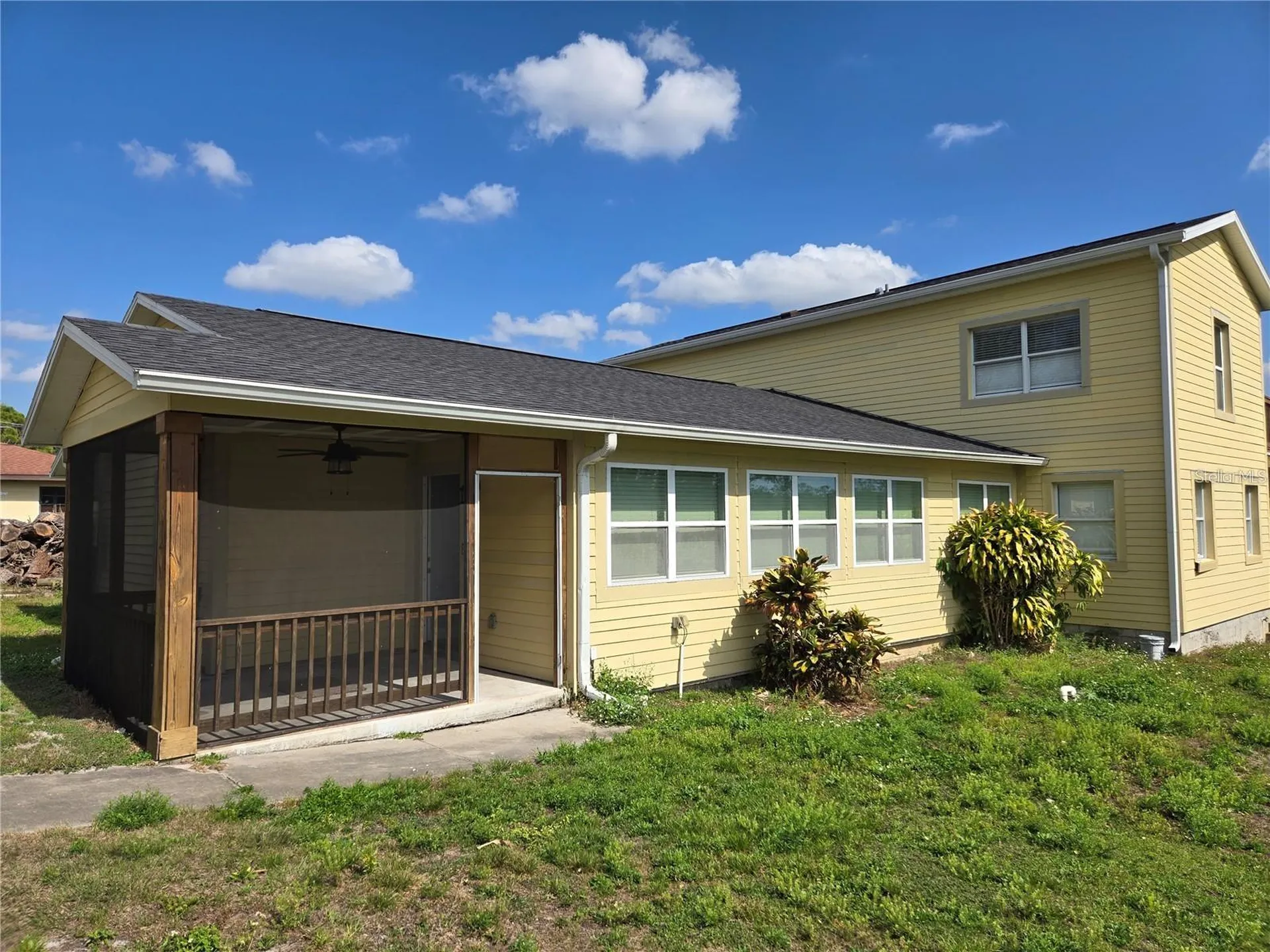 8725 Twin Lakes Boulevard Tampa FL 33614