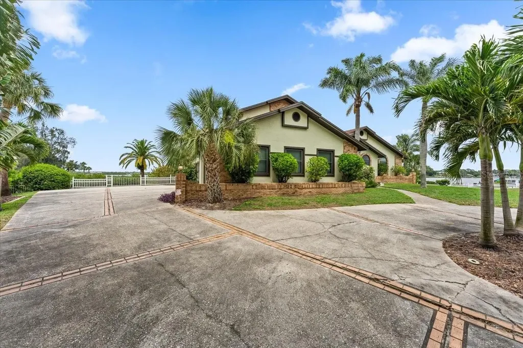1589 Mary Lane Tarpon Springs FL 34689