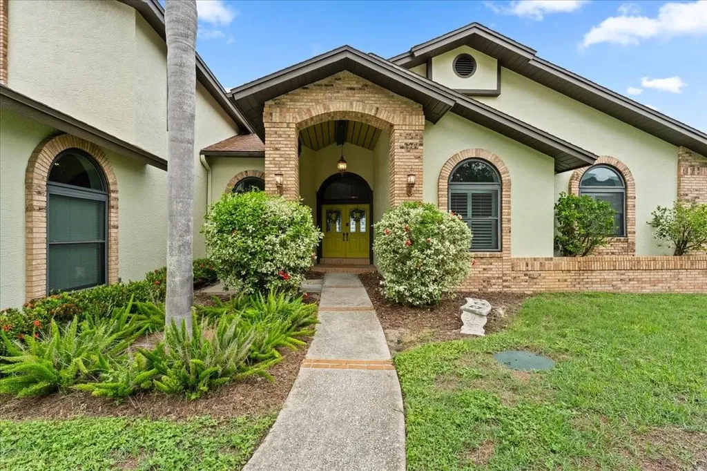 1589 Mary Lane Tarpon Springs FL 34689