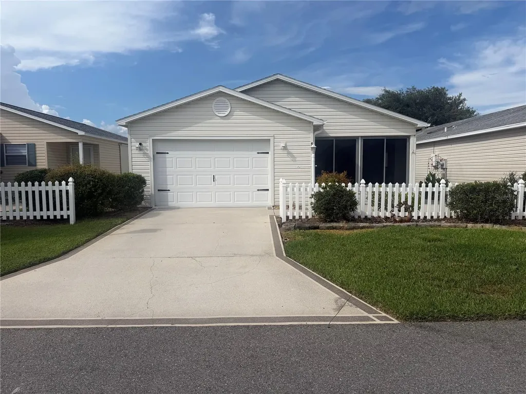 484 Hildalgo Drive Lady Lake FL 32159