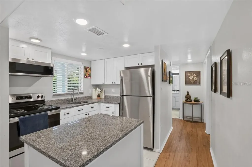 2053 Sunset Drive Bradenton FL 34207