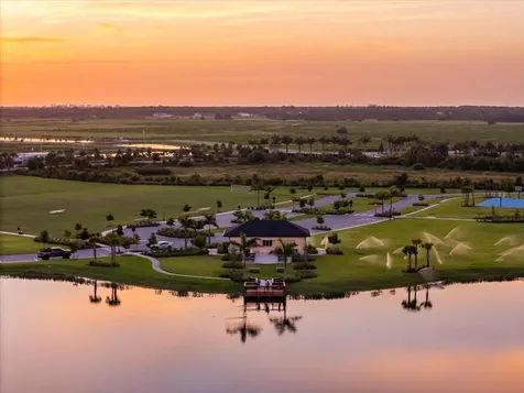 8701 Winter Breeze Sarasota FL 34241