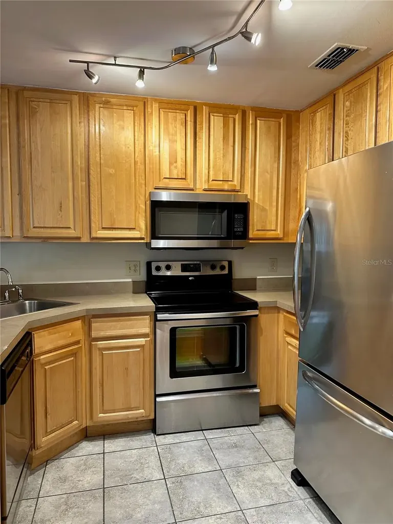 6052 Westgate Drive Orlando FL 32835