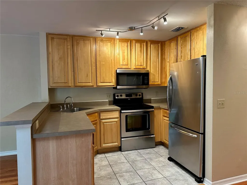 6052 Westgate Drive Orlando FL 32835