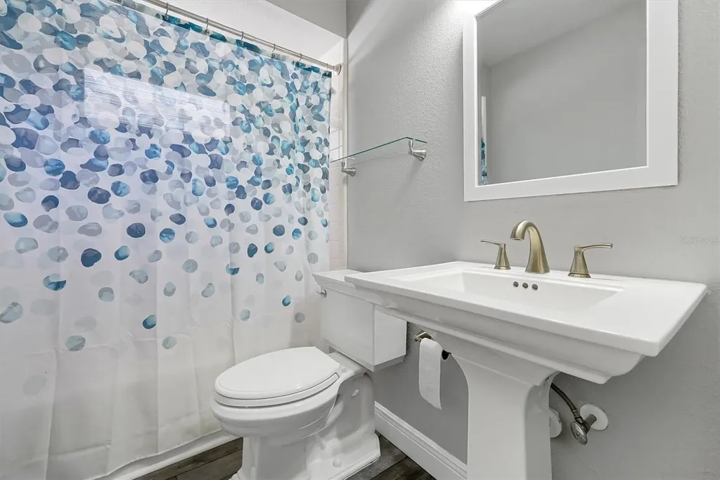 1224 Lake Blue Circle Apopka FL 32703