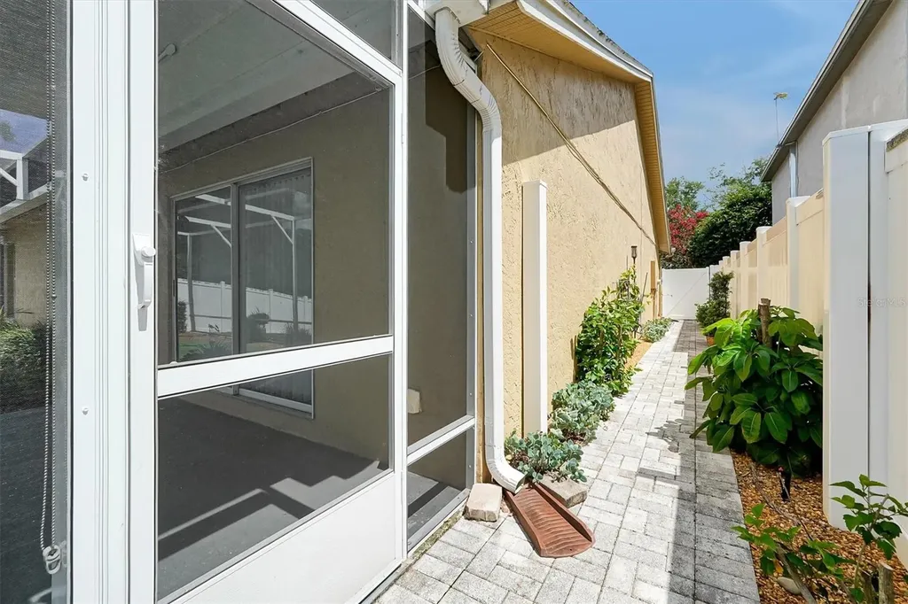 1224 Lake Blue Circle Apopka FL 32703
