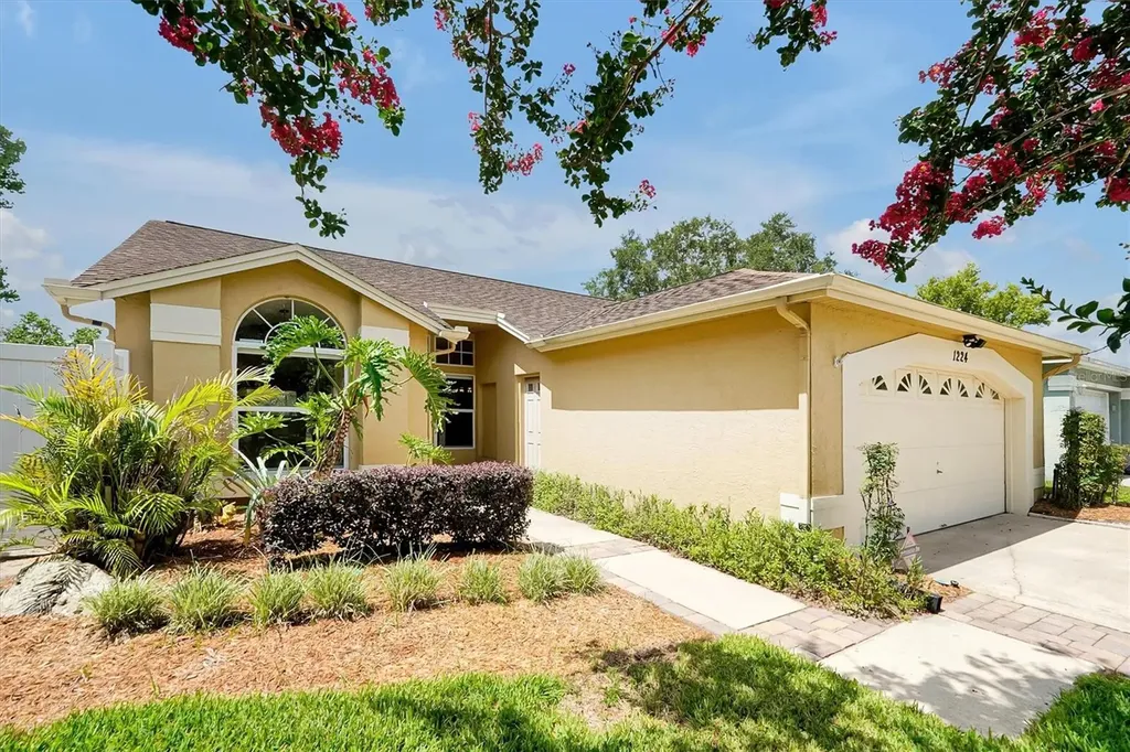 1224 Lake Blue Circle Apopka FL 32703