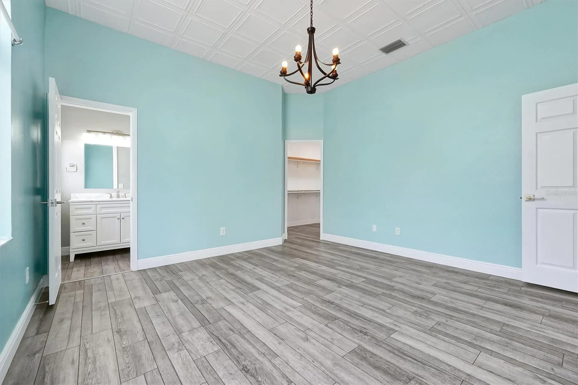 1224 Lake Blue Circle Apopka FL 32703