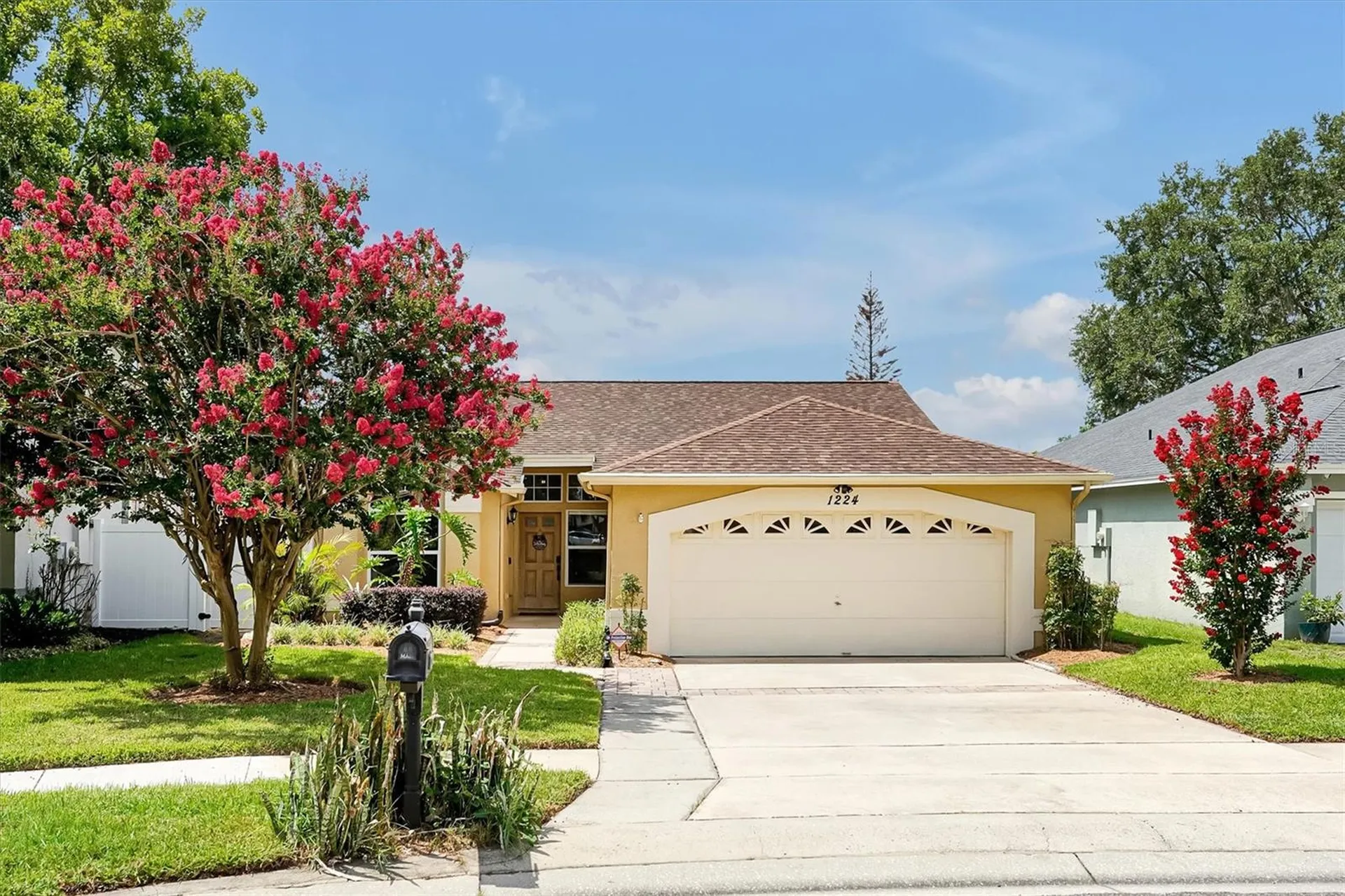 1224 Lake Blue Circle Apopka FL 32703