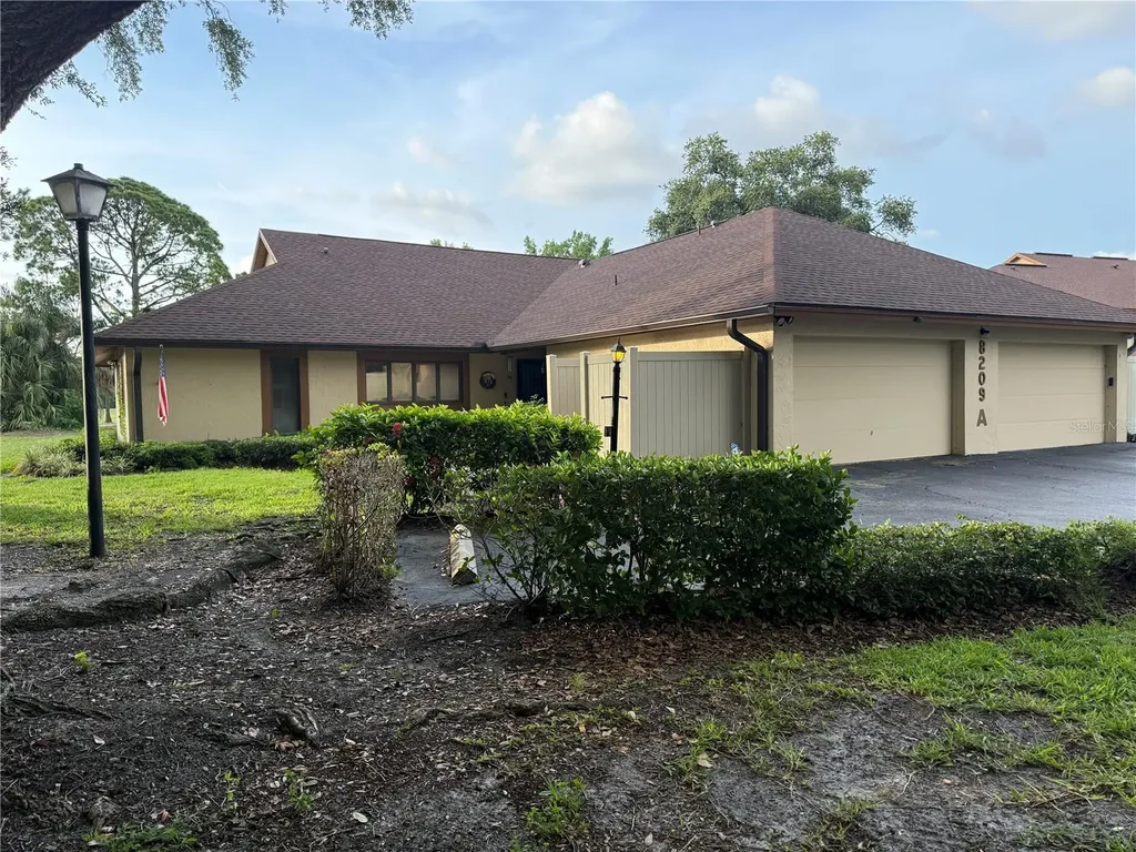 8209 Bardmoor Place Seminole FL 33777