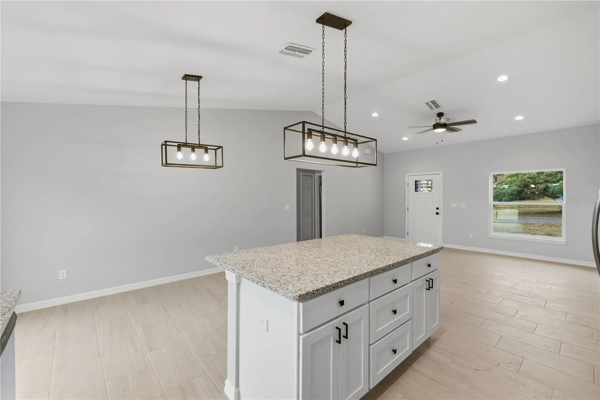 20 Locust Loop Circle Ocala FL 34472