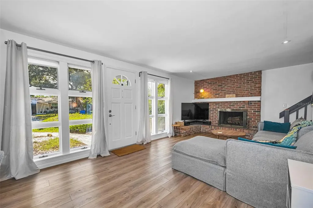 380 Colonial Court Dunedin FL 34698