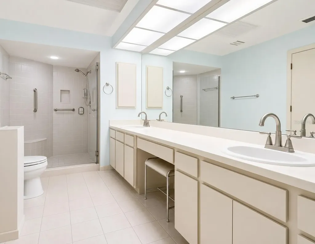 4068 Wilshire Circle E Sarasota FL 34238