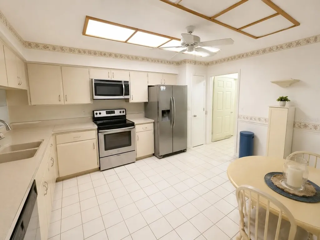 4068 Wilshire Circle E Sarasota FL 34238