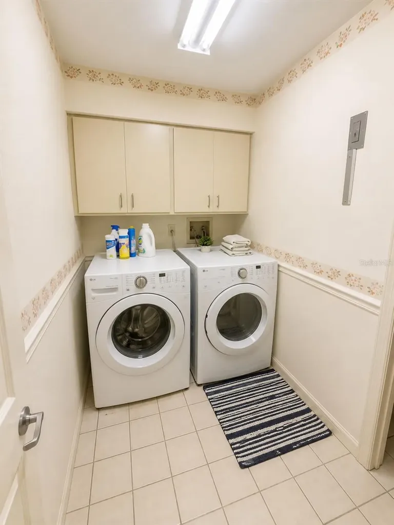 4068 Wilshire Circle E Sarasota FL 34238