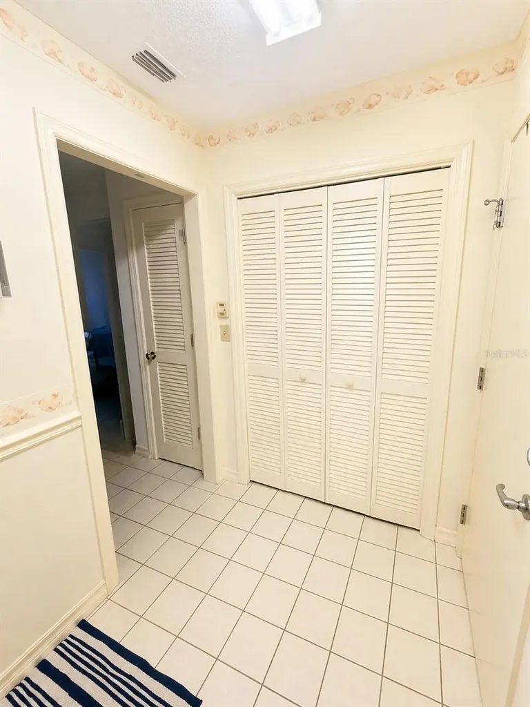 4068 Wilshire Circle E Sarasota FL 34238