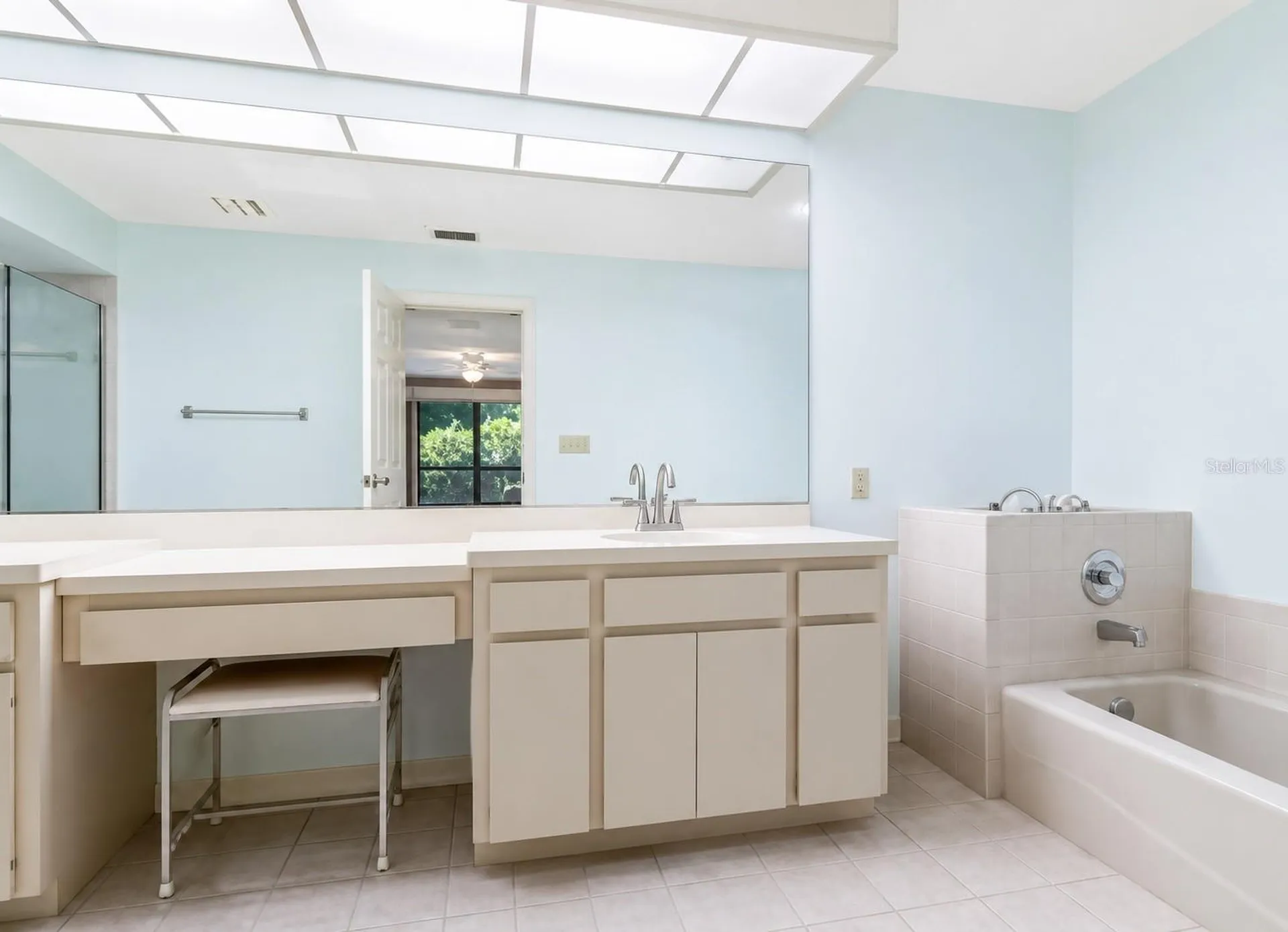 4068 Wilshire Circle E Sarasota FL 34238