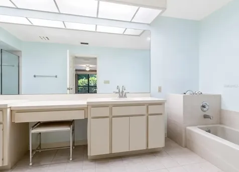 4068 Wilshire Circle E Sarasota FL 34238