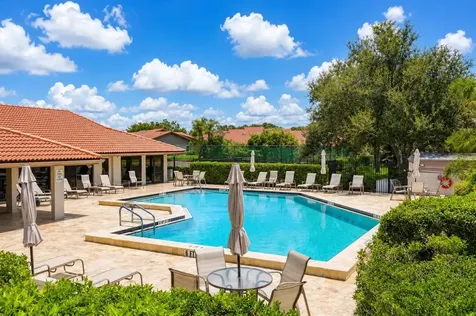 4068 Wilshire Circle E Sarasota FL 34238