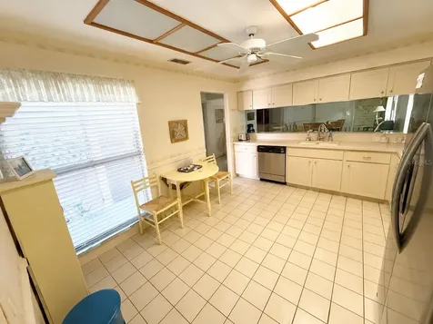 4068 Wilshire Circle E Sarasota FL 34238