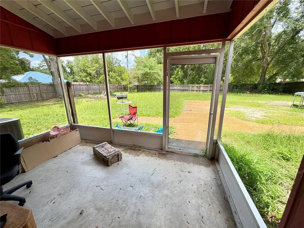507 Governor Avenue NE Branford FL 32008