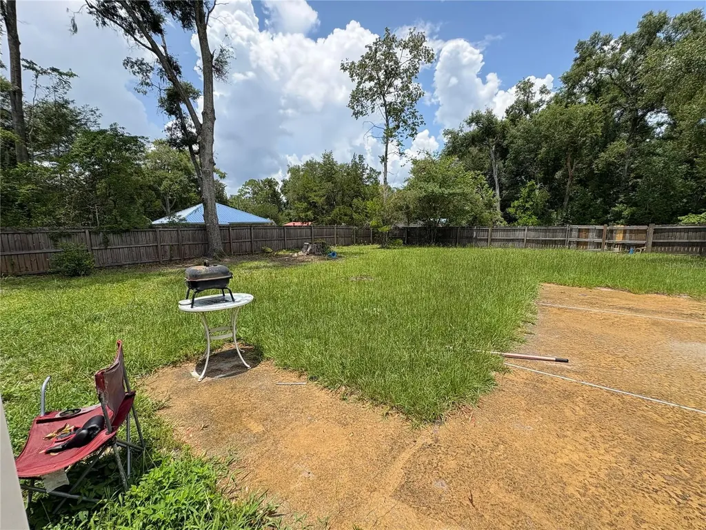 507 Governor Avenue NE Branford FL 32008