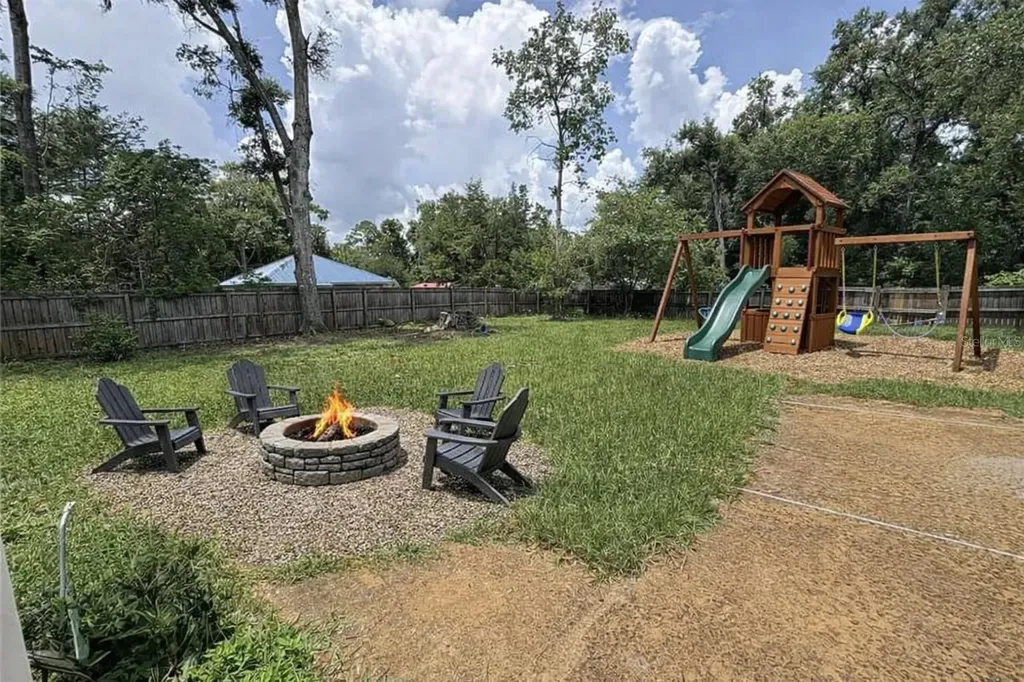 507 Governor Avenue NE Branford FL 32008