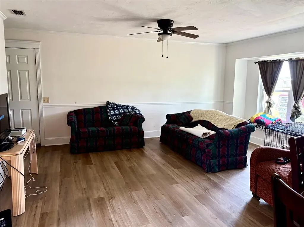 507 Governor Avenue NE Branford FL 32008