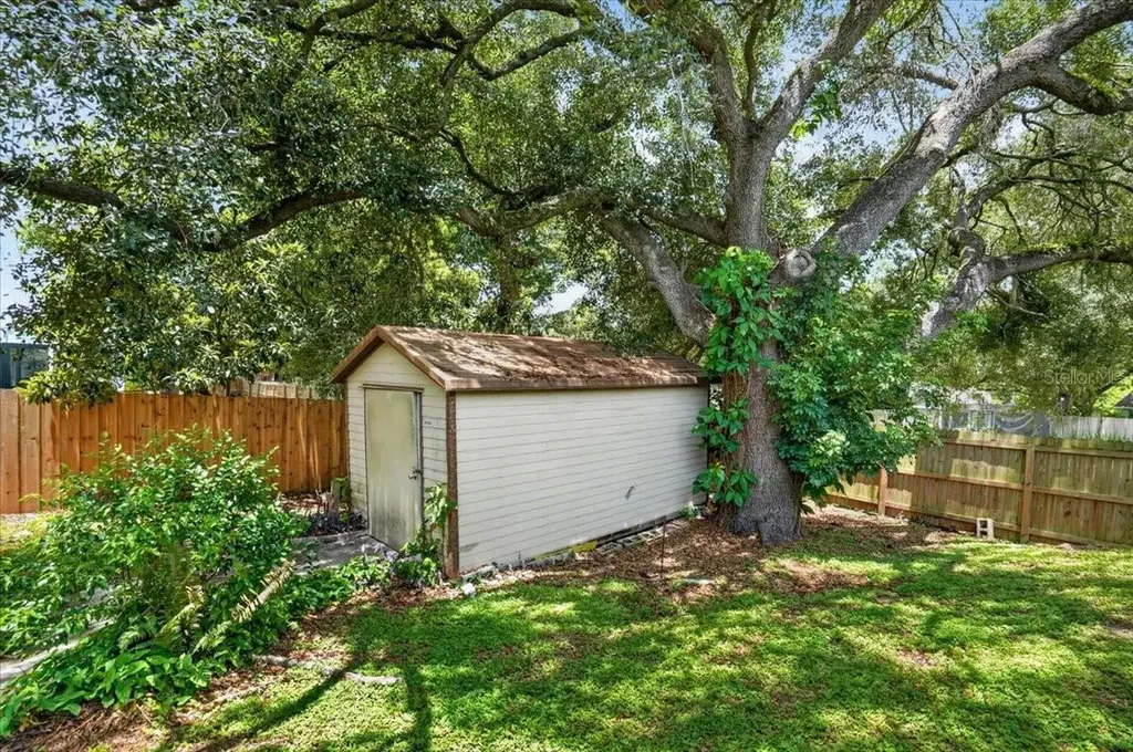 1013 Black Knight Drive Valrico FL 33594