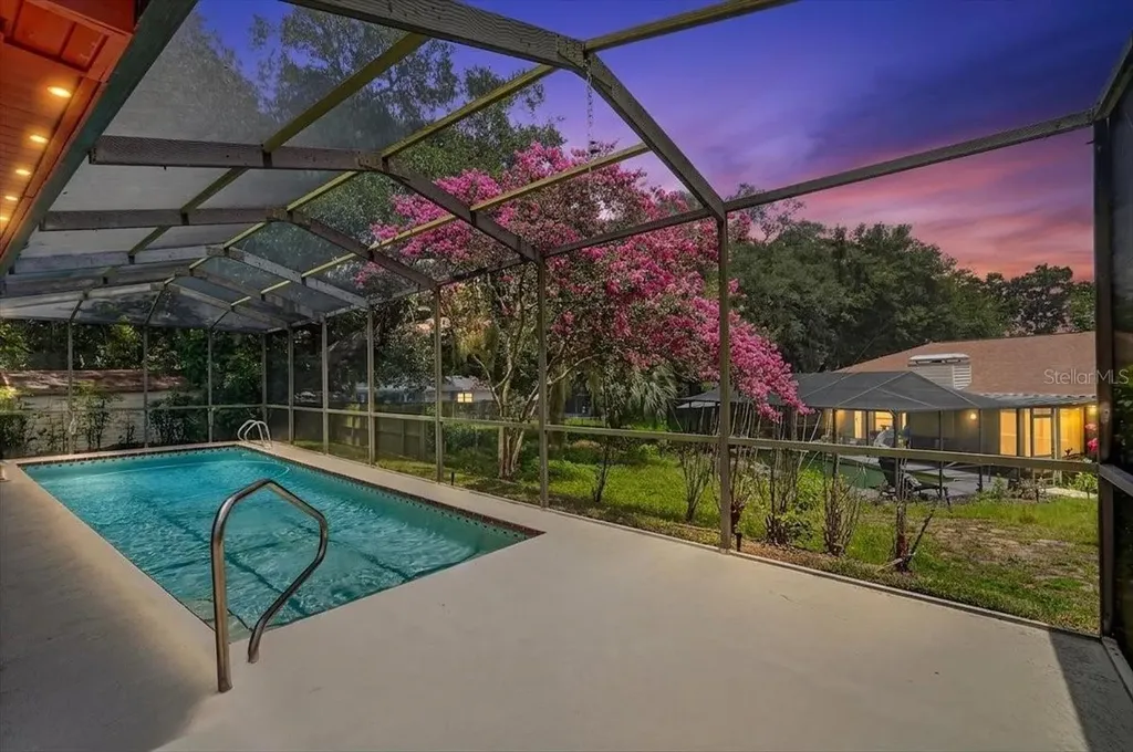 1013 Black Knight Drive Valrico FL 33594