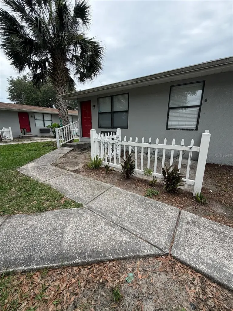 1400 Strawberry Place Plant City FL 33563