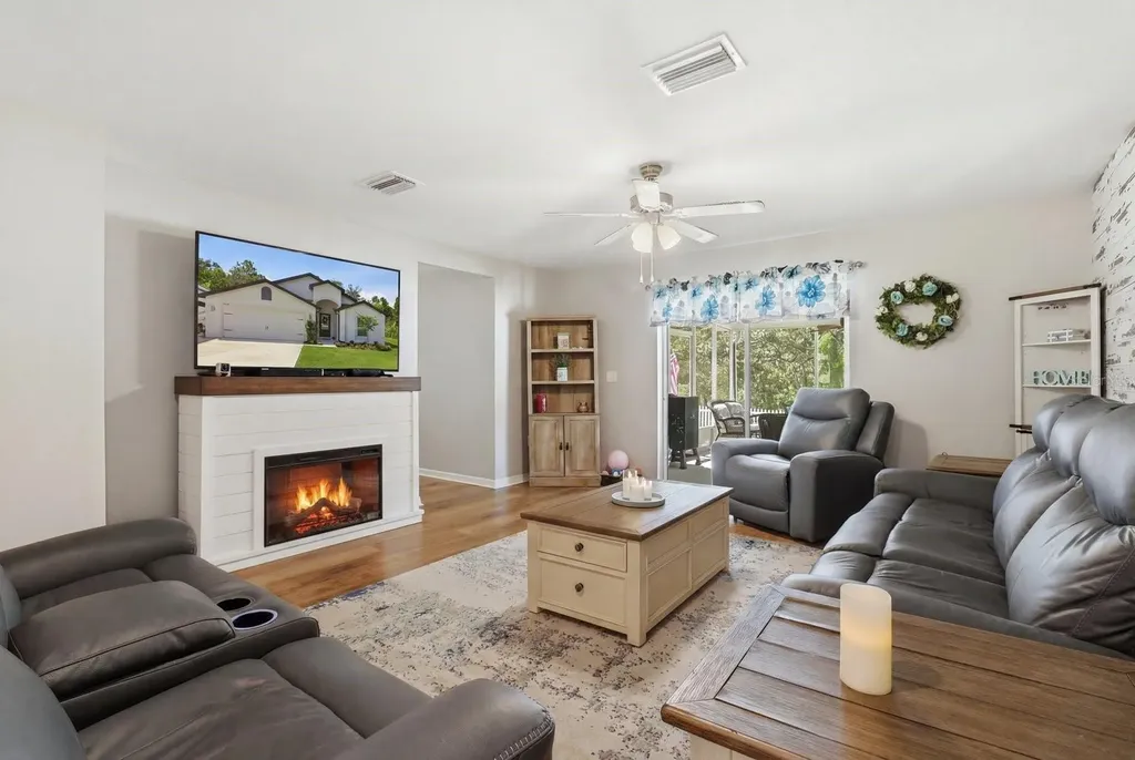 12200 Pine Finch Avenue Weeki Wachee FL 34614