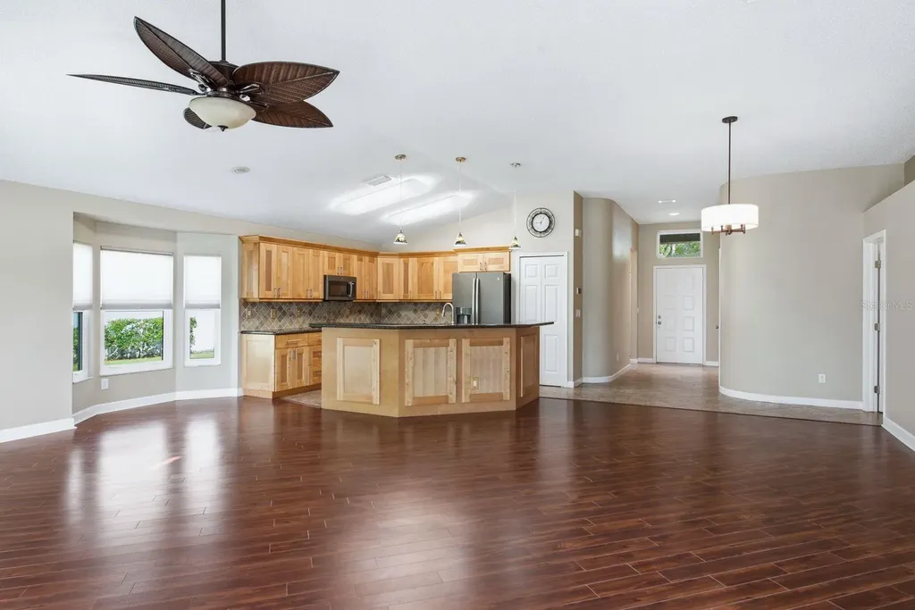 349 Fountainview Circle Oldsmar FL 34677