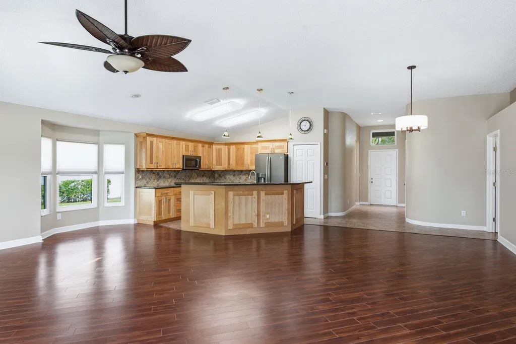 349 Fountainview Circle Oldsmar FL 34677